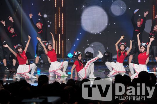 2014世界杯應援演出舉行 EXO-K A pink等眾星激情獻唱（組圖）