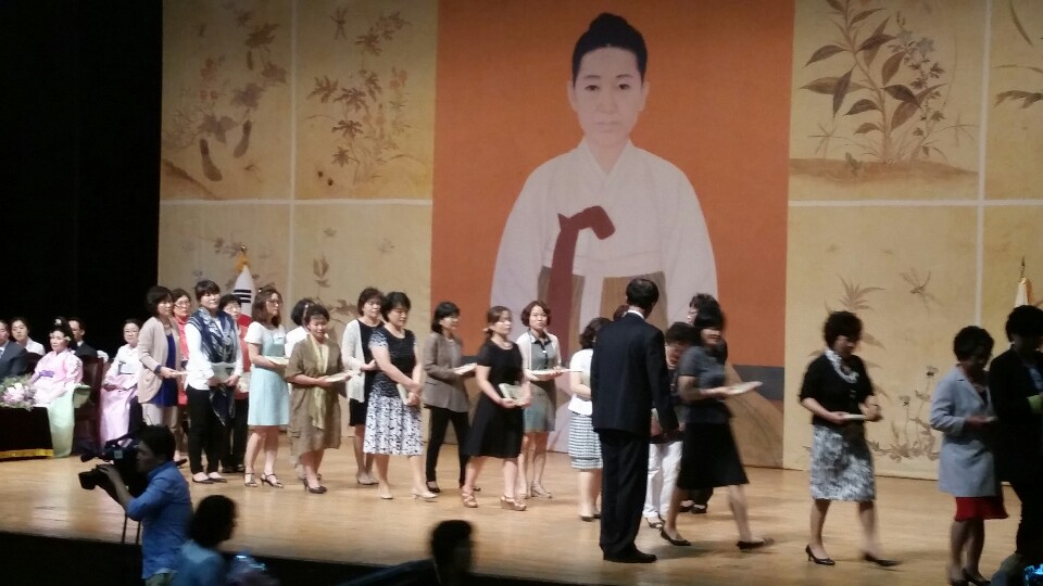 第40屆“申師任堂獎”頒獎儀式于6月13日下午在江原道江陵文化藝術館舉行。