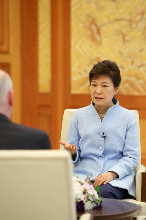調查：對樸槿惠執政情況消極評價比率首超積極評價