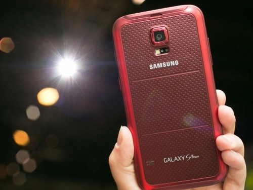 三星S5改款機Galaxy S5 Sport，主打運動功能