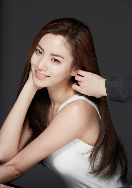 娜娜攜手“Vogue Girl”拍時尚大片   完美身材惹人羨（組圖）