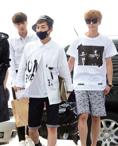 EXO趕赴臺北開演唱會 kai世勛戴耳機猛聽音樂(高清組圖)