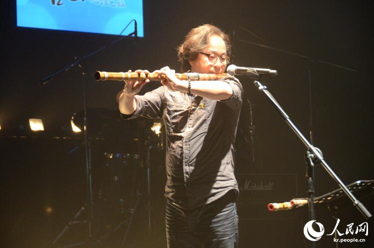 “心信之旅”中韓青年領袖共同體驗韓國文化 觀看弘大樂隊演出