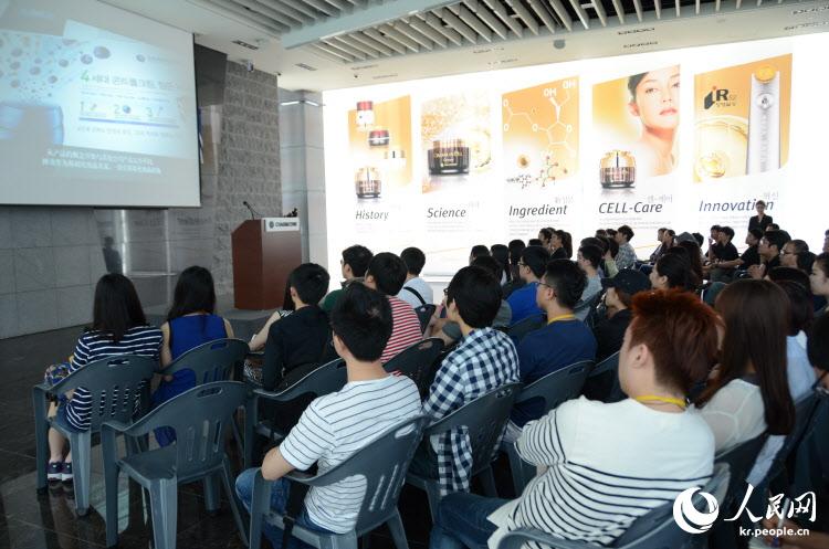 “心信之旅”中韓青年領袖共同體驗韓國文化 觀看弘大樂隊演出