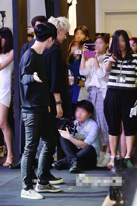 EXO出席“Fashion Kode 2014”時尚秀 Tao、Kai演繹另類“T臺秀”（組圖）