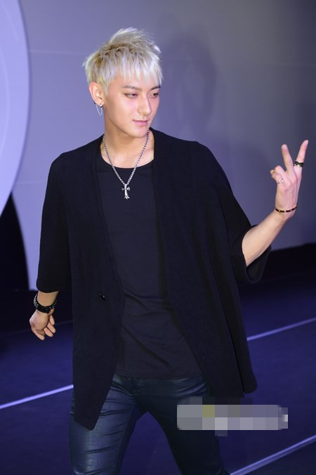EXO出席“Fashion Kode 2014”時尚秀 Tao、Kai演繹另類“T臺秀”（組圖）