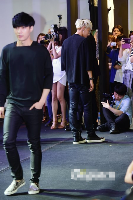 EXO出席“Fashion Kode 2014”時尚秀 Tao、Kai演繹另類“T臺秀”（組圖）