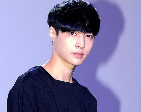 EXO出席“Fashion Kode 2014”時尚秀 Tao、Kai演繹另類“T臺秀”（組圖）