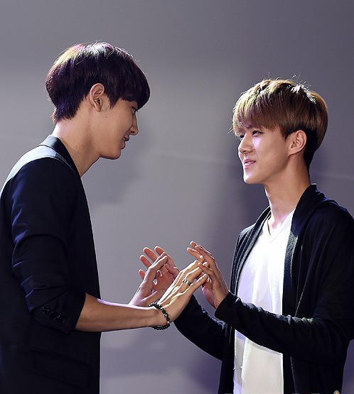 EXO出席“Fashion Kode 2014”時尚秀 Tao、Kai演繹另類“T臺秀”（組圖）