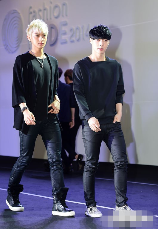 EXO出席“Fashion Kode 2014”時尚秀 Tao、Kai演繹另類“T臺秀”（組圖）