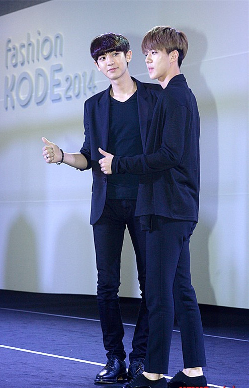 EXO出席“Fashion Kode 2014”時尚秀 Tao、Kai演繹另類“T臺秀”（組圖）