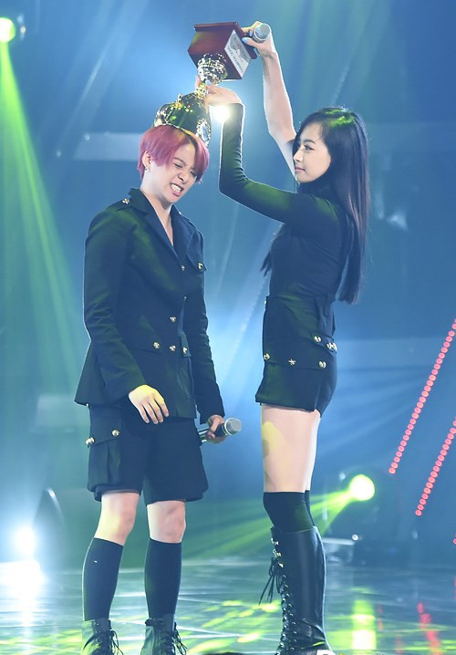 f(x)摘得本周《冠軍秀》桂冠 宋茜Amber上演“惡作劇”（組圖）