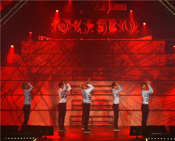 韓國偶像男團VIXX首場演唱會引萬名歌迷火爆助陣（組圖）