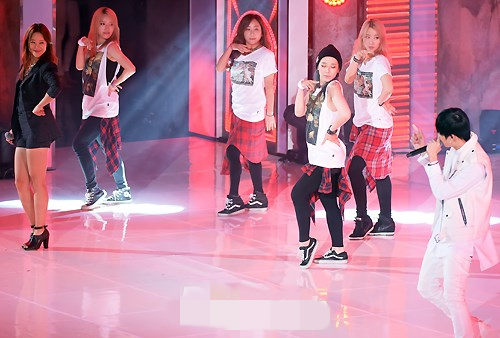 Mnet10周年特輯眾星云集 EXO世勛寶兒甜蜜熱舞（組圖）