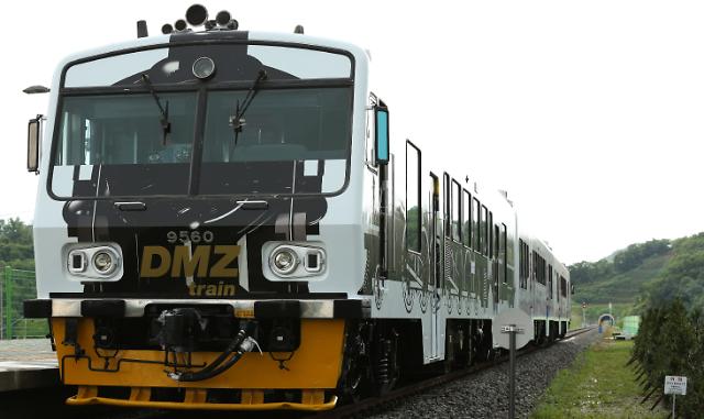 首爾至江原道鐵原的旅游列車“和平列車--非軍事區(DMZ)火車”首次投入運行。（圖片來源：亞洲經濟）