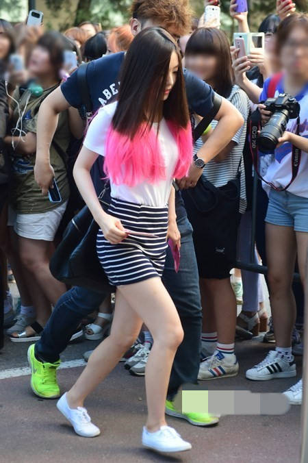 《音樂銀行》girl's day泫雅Red velvet 緊身牛仔PK迷你短裙誰能贏？（組圖）