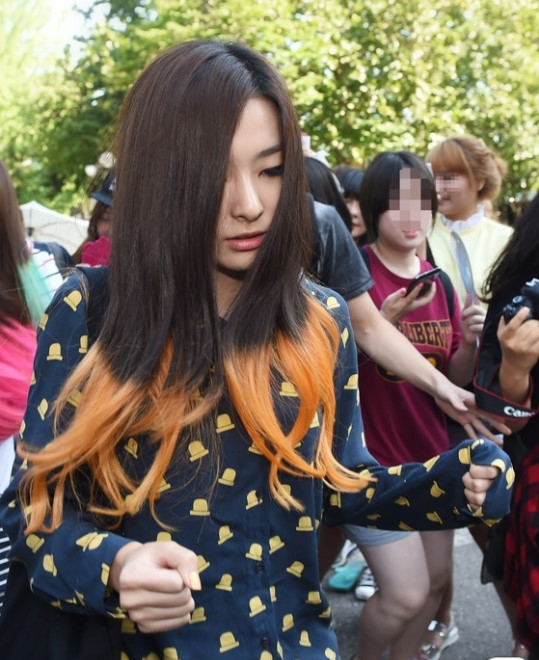 《音樂銀行》girl's day泫雅Red velvet 緊身牛仔PK迷你短裙誰能贏？（組圖）