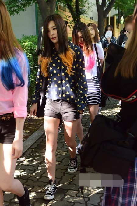 《音樂銀行》girl's day泫雅Red velvet 緊身牛仔PK迷你短裙誰能贏？（組圖）