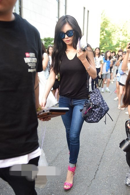 《音樂銀行》girl's day泫雅Red velvet 緊身牛仔PK迷你短裙誰能贏？（組圖）