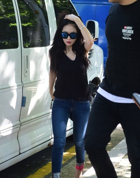 《音樂銀行》girl's day泫雅Red velvet 緊身牛仔PK迷你短裙誰能贏？（組圖）