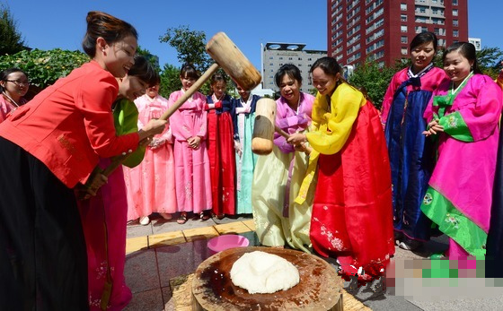 多文化家庭女性齊聚一堂  喜迎中秋體驗韓國傳統民俗（組圖） 