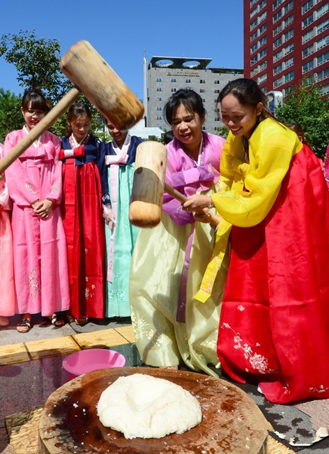 多文化家庭女性齊聚一堂  喜迎中秋體驗韓國傳統民俗（組圖） 