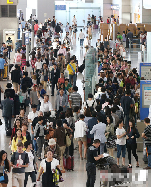 中秋將至 仁川機場迎韓國人出國旅游熱潮（組圖）