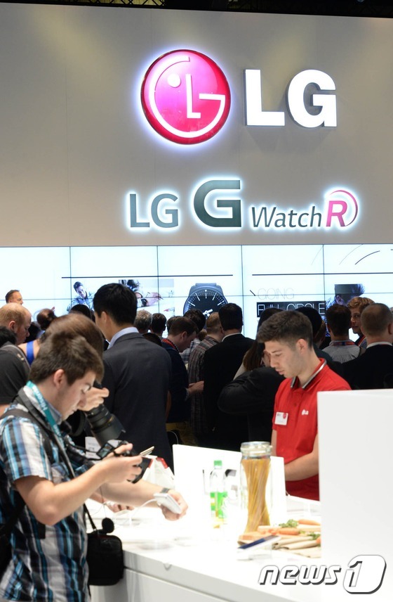 LG智能家庭套裝亮相IFA G watch R率先發布引關注（組圖）