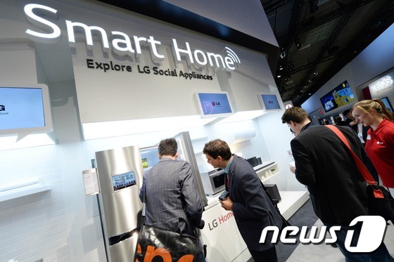 LG智能家庭套裝亮相IFA G watch R率先發布引關注（組圖）