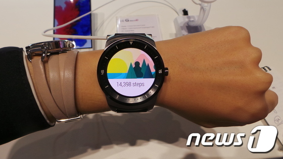 LG智能家庭套裝亮相IFA G watch R率先發布引關注（組圖）