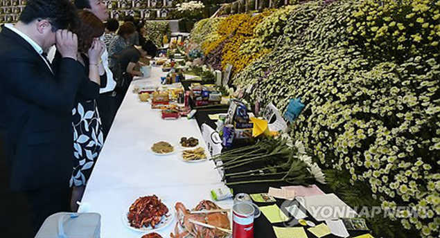 “世越號”沉沒后首個中秋節 遺屬為逝者祈禱冥福（組圖）