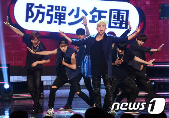Super Junior領銜亮相音樂節目 奪冠展超高人氣(組圖)