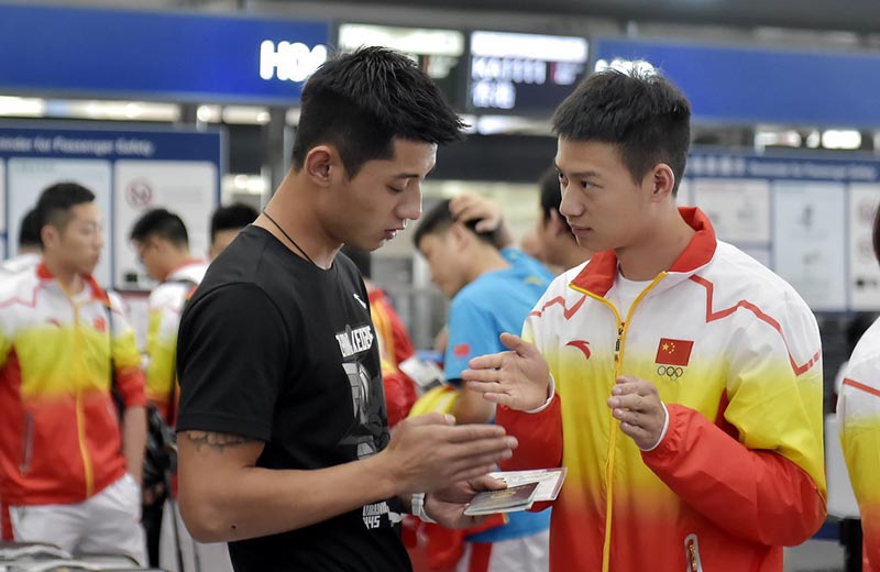 劉國梁率領中國乒乓隊踏上仁川亞運征程(組圖）