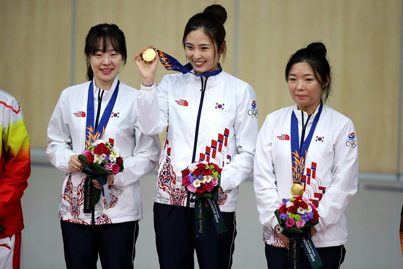 女子50米步槍臥射團體賽 中國獲亞軍（組圖）