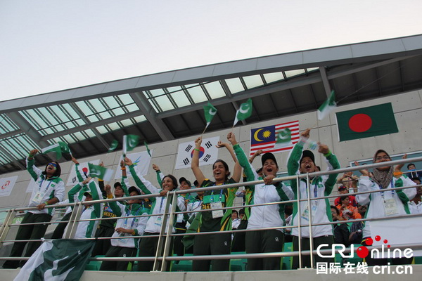 曲棍球賽場上印巴拉拉隊