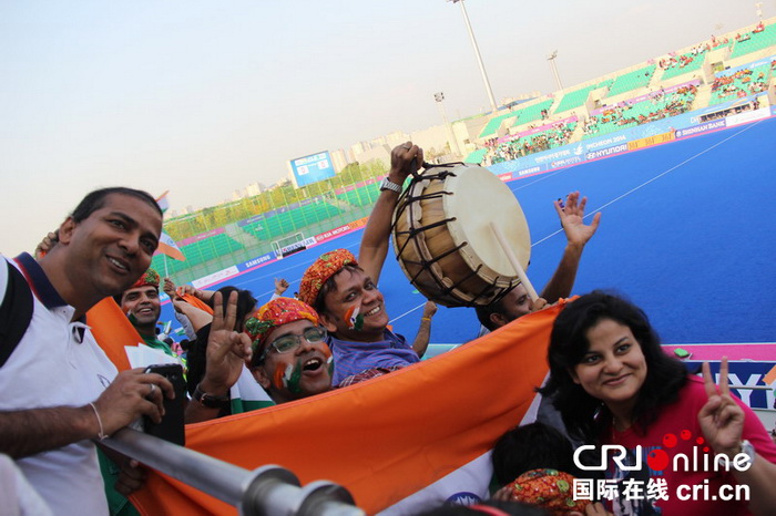 曲棍球賽場上印巴拉拉隊