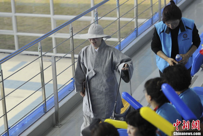 亞運趣圖：國奧比賽多無聊？場邊球童睡著了(組圖)