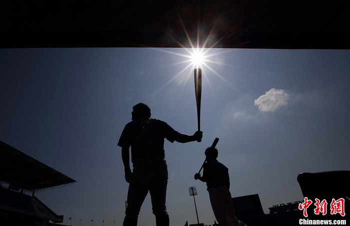 亞運趣圖：國奧比賽多無聊？場邊球童睡著了(組圖)