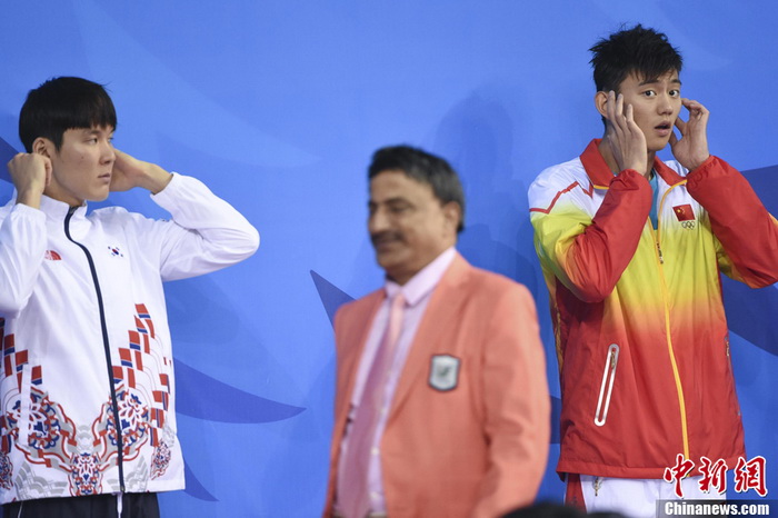 亞運趣圖：國奧比賽多無聊？場邊球童睡著了(組圖)