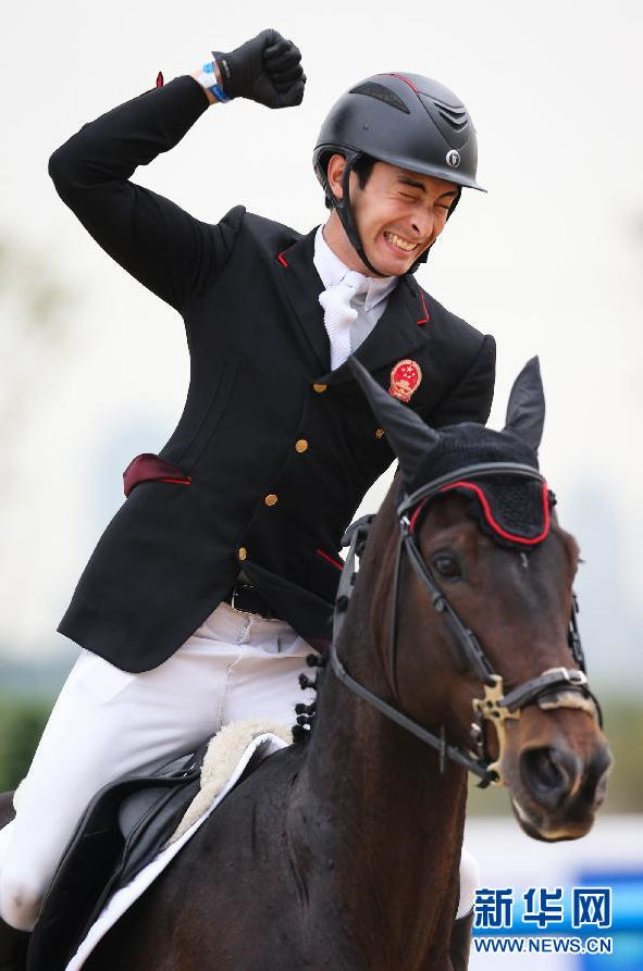 馬術三項賽——華天獲得馬術三項賽個人項目銀牌 （組圖）