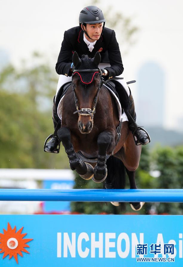 馬術三項賽——華天獲得馬術三項賽個人項目銀牌 （組圖）
