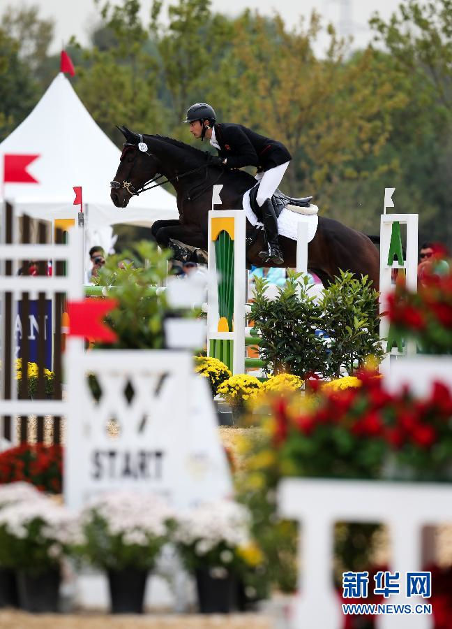 馬術三項賽——華天獲得馬術三項賽個人項目銀牌 （組圖）