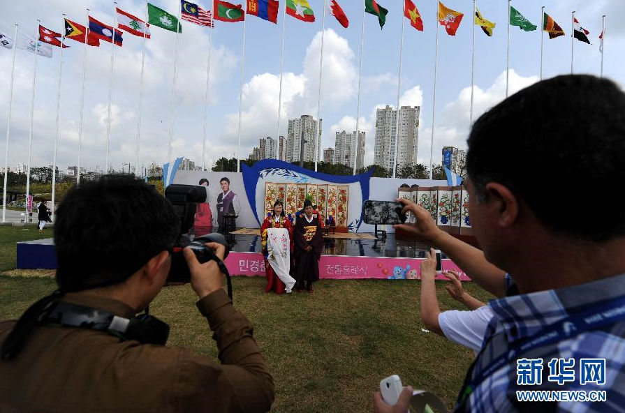亞運-運動員村舉行韓國傳統婚禮秀 （組圖）