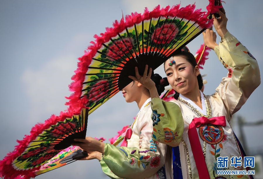 亞運-運動員村舉行韓國傳統婚禮秀 （組圖）