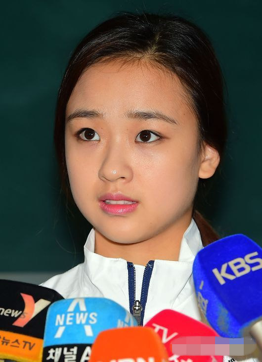 韓國體操“小蘿莉”孫妍在亮相機場 笑容甜美人氣高（組圖）