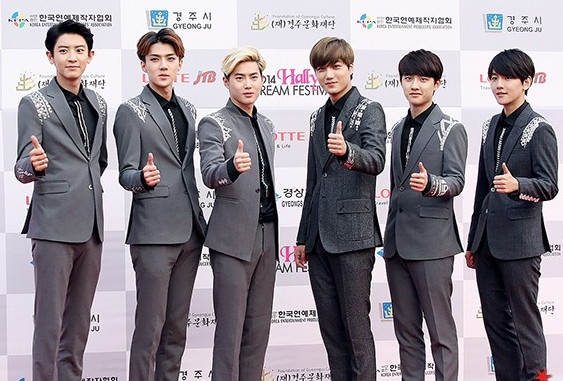 EXO-K帥氣亮相《韓流夢想慶典》世勛suho有說有笑心情好(組圖）