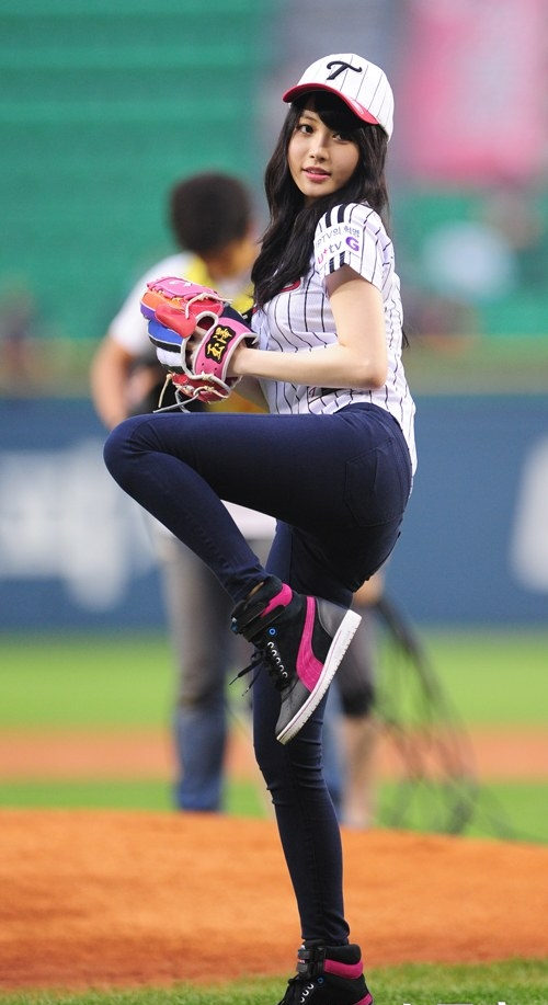 Girls Day成員Yura VS SISTAR寶拉 美腿女神之戰（組圖）