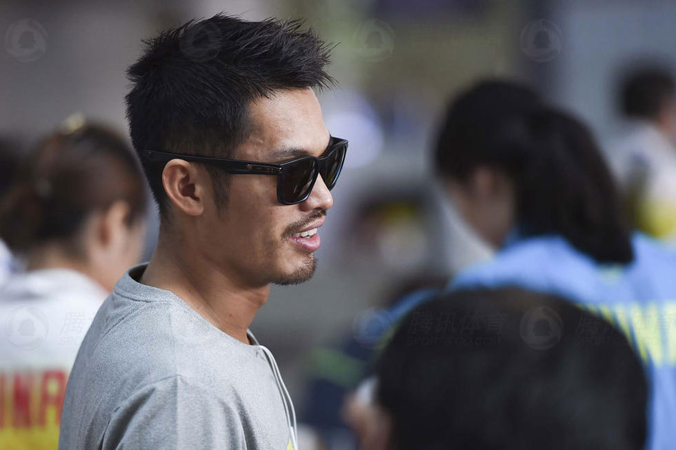 林丹載譽回京 心情好與韓國粉絲合影（高清組圖）