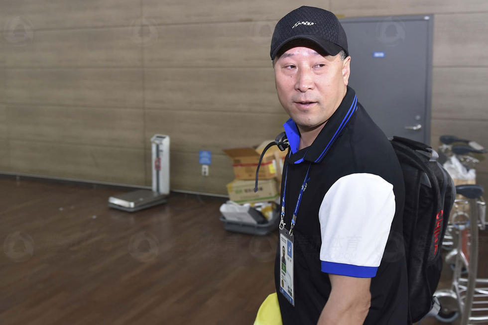 林丹載譽回京 心情好與韓國粉絲合影（高清組圖）