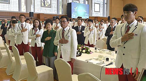 樸槿惠宴請韓國亞運健兒 孫妍在樸泰桓等出席（組圖）